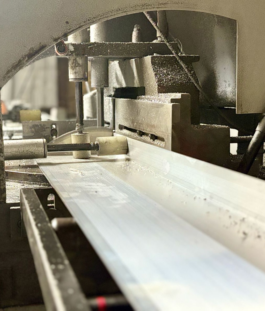 Aluminium-&-Metal-Cutting-Machines-–-4-Units-1-min