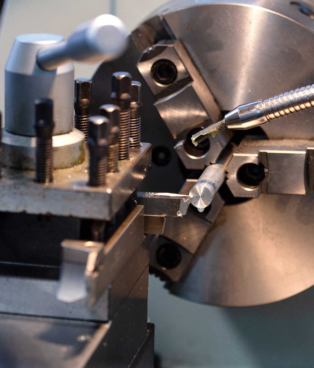 Lathe-Machine-(Tool-Room-Use)-–-1-Unit-1-min
